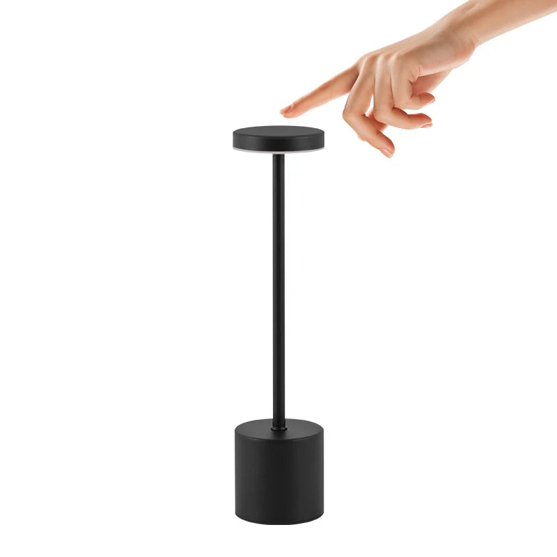 Lampada da tavolo LED ricaricabile con tocco classico: tre luci per tre stati d’animo