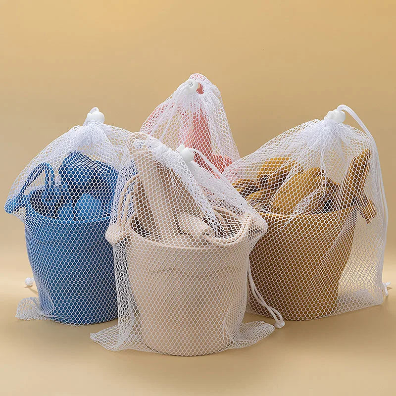 Set di giocattoli da spiaggia in silicone con secchiello e sei accessori