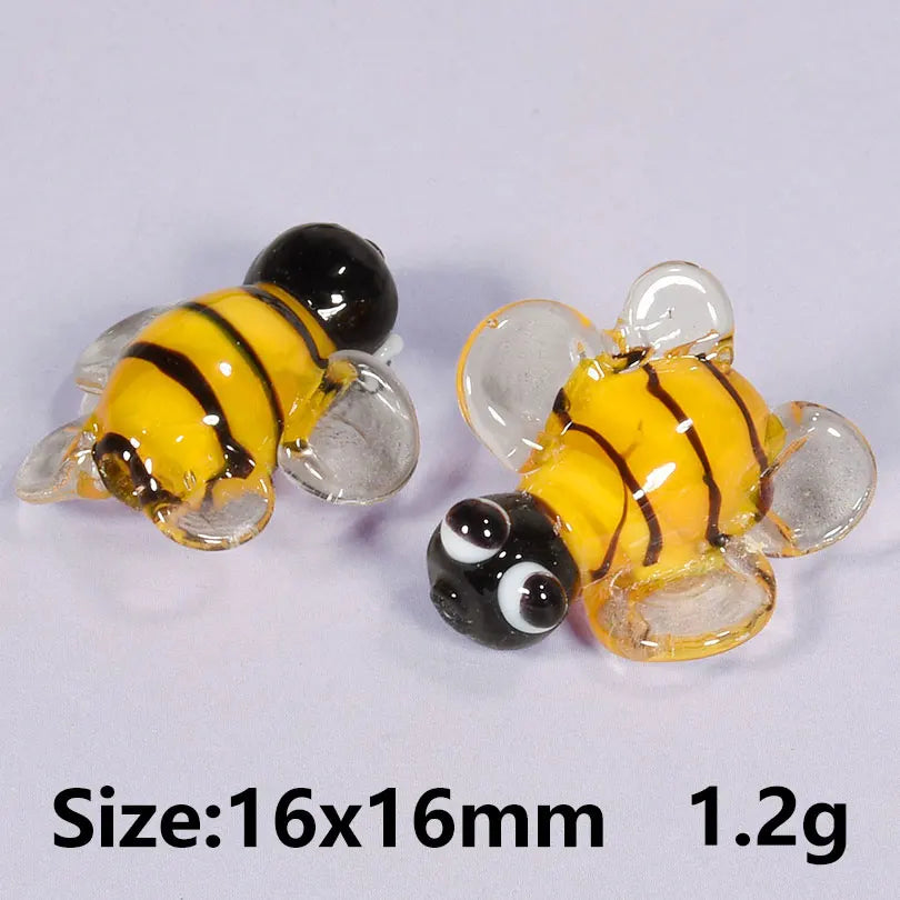 Serie insetti: api dolci e coccolose. Materiale in vetro. Accessori fatti a mano per braccialetti e portachiavi.